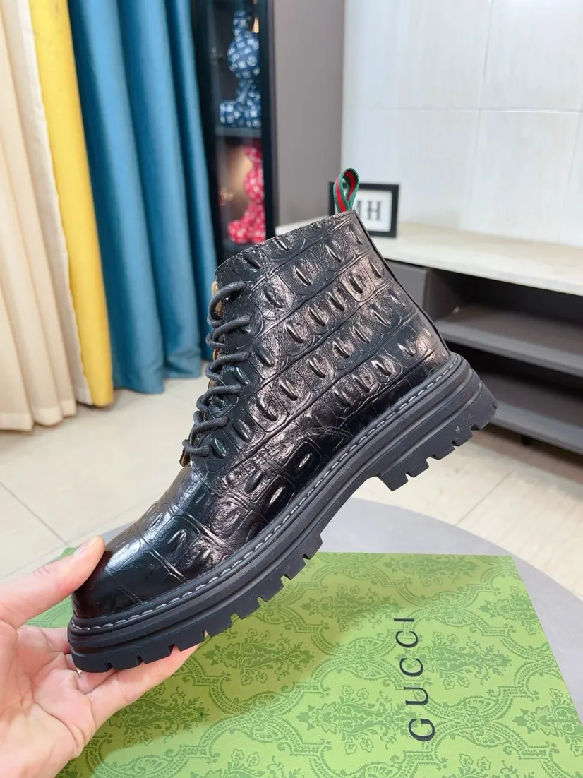 Men's shoes 💰540🌸🌸 (GUCCI) [cow lining plus velvet optional] [can be made without standard] New product Martin boots imported from Canada with full top layer high mercerized frosted fabric, punched using 3D digital technology, high-end and classy, ​​versatile to wear, full of three-dimensionality, close pictures will make you obsessed with the leather. You can't extricate yourself ~ the best on the market.          Fabric: Cowhide/Embossed Lining: Cowhide.          Please make a note when placing an order, sizes: 38-44 (37, 45, 46 can be customized and cannot be returned or exchanged) 5 colors available; black, gray, khaki, coffee, and earthy yellow